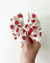 The Betty Bow | Strawberry 