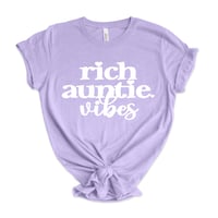 Rich Auntie Vibes T-shirt 💜