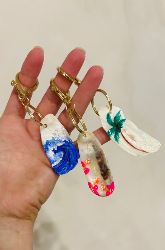 Image of Oyster keychain 