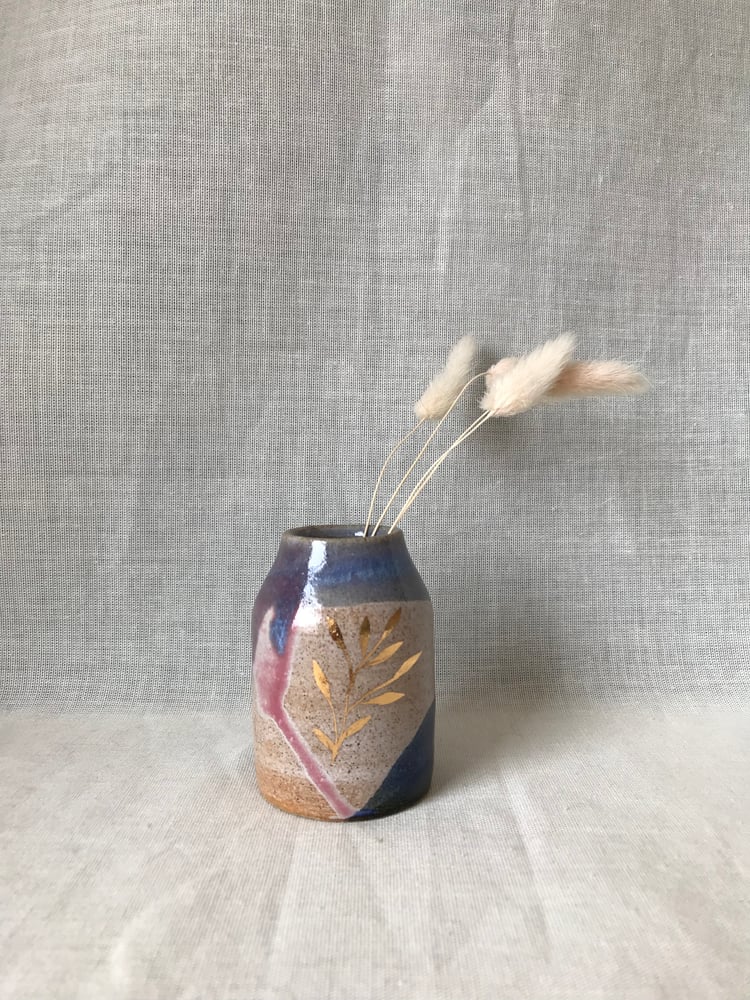 Image of Gold lustre bud vase l