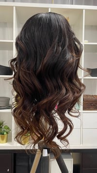 Image 2 of PRECOMMANDE  Leger Balayage choco miel  18'