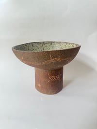 barbed pedestal bowl