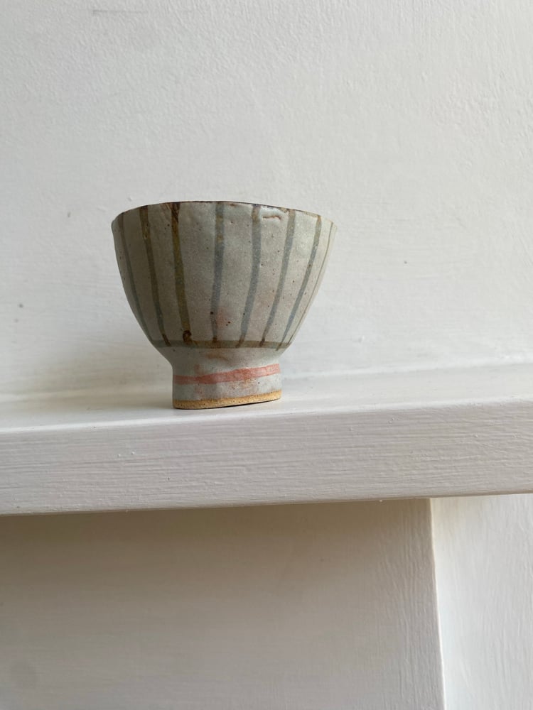 Deep footed Bowl (black lines) Image 4