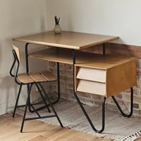Image 1 of Bureau enfant et sa chaise moderniste