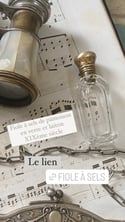 Flacon, fiole de parfum ou de sels du 19ème siècle, bouchon en métal argenté, verre biseauté 