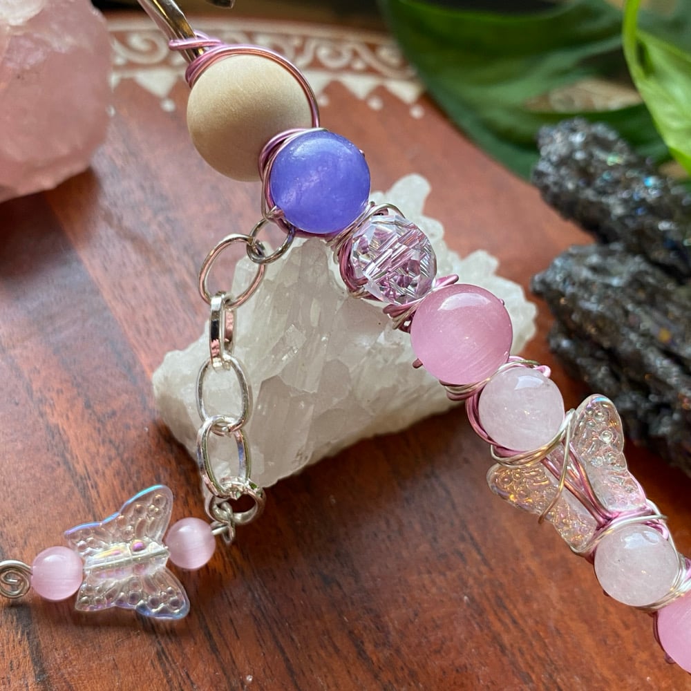 Image of sparkle wing roach clip 