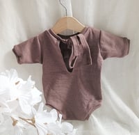 Image 2 of Newborn Photoshoot bodysuit Robbie | short sleeves | brown