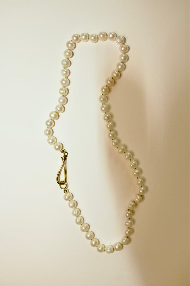 Image of Knotted pearl necklace 