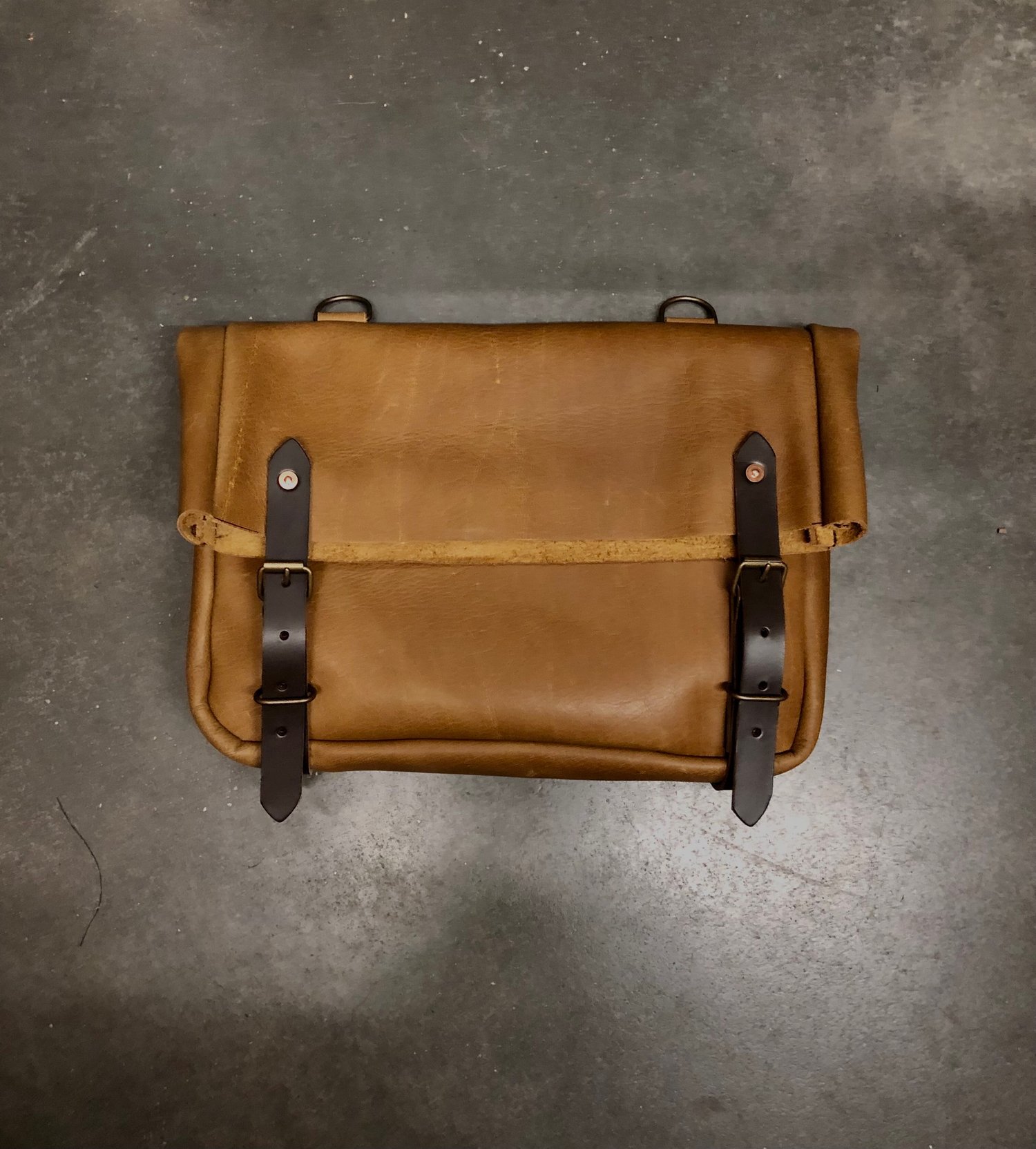 Image of Satchel made in oiled leather with adjustable shoulderstrap UNISEX