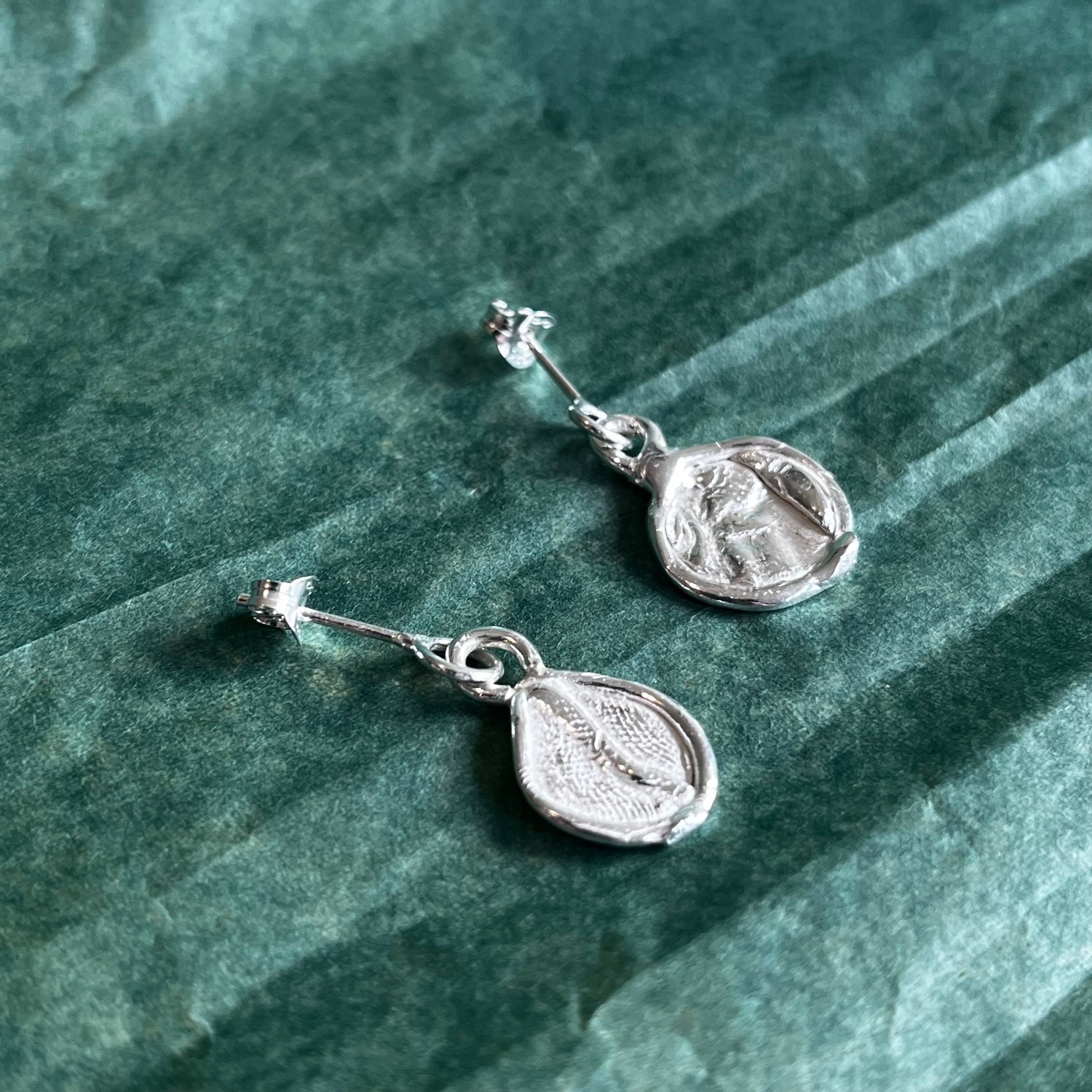 Image of Uisce Drip Drop Earrings