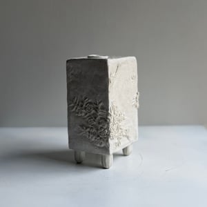 Image of Tea tree upright box vase (4233)