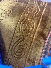 Image 3 of Islamic prayer rug embossed mosque design with fringe