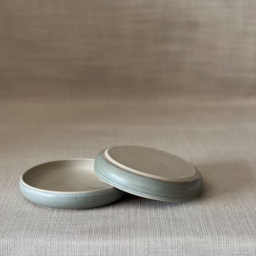 Image of OCEAN CURVED DESSERT PLATE