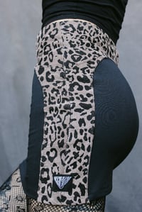 Image 4 of RAYA skirt, leo details