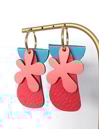 Image 21 of Boucles d'oreilles "Nerina" en cuir upcyclé 