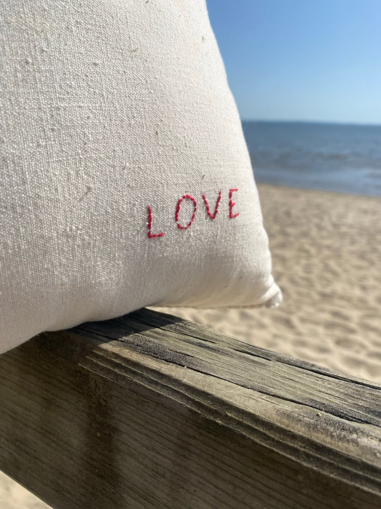 Image of Coussin brodé love