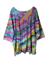 Image 4 of XL 100% Cotton Forager Top in Tropical Agate Ice Dye