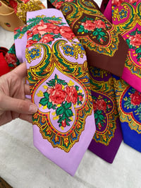 Image 1 of GRAVATA COR LILA.