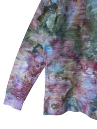 Image 3 of ♻️ UPCYCLED L Unisex Textured Pullover in Rustic Blooms Ice Dye