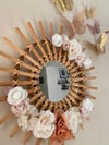 Miroir rotin fleuri 