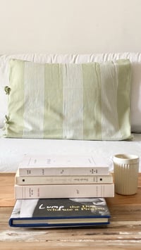Image 2 of Housse de coussin à nouettes