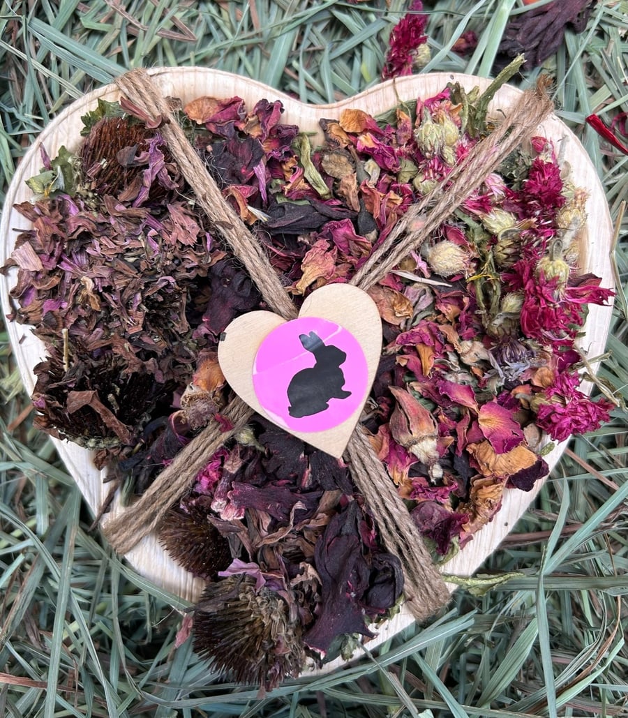 Image of ‘Cross my heart’ Palm leaf bowl filled with Dried delights forage