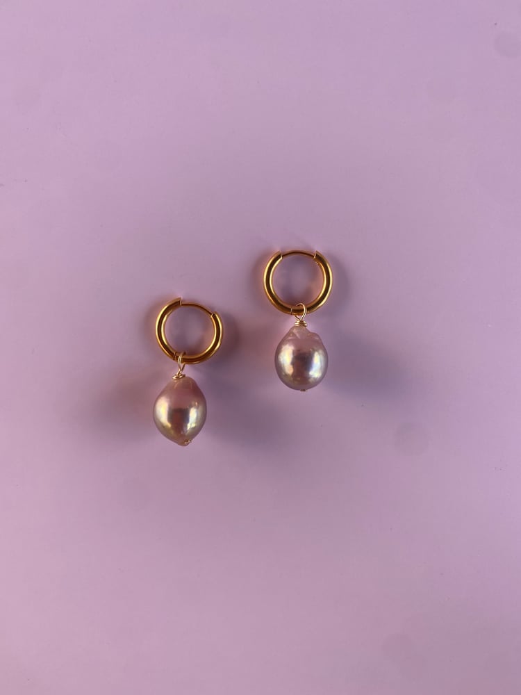 Image of Pink Edison pearl earrings 