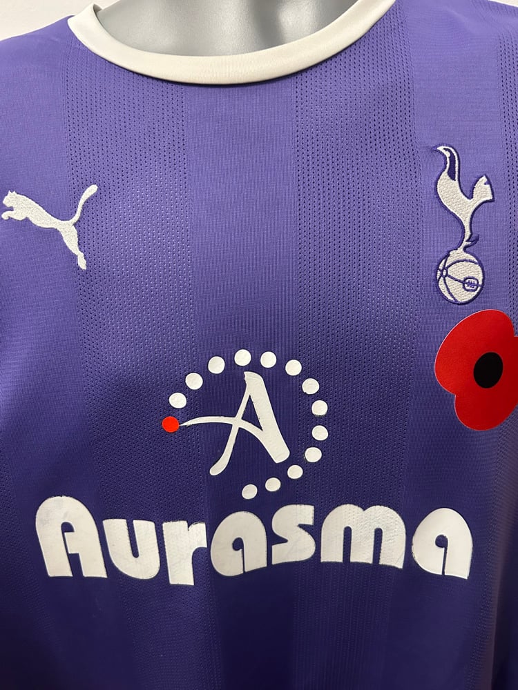 Image of PRE ORDER: Tottenham Hotspur “DEFOE 18” 2011/12 Away Poppy Shirt + patches (L)