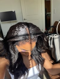 Image 10 of 20 inch KINKY STRAIGHT 360 LACE WIG with 4c KINKY EDGES