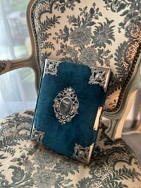 Image 3 of Ancien album photo en velours bleu, Art Nouveau, 1900