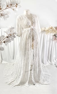 Image 1 of Off white lace gown for photoshoot | Carlota | size S-M | lace dress