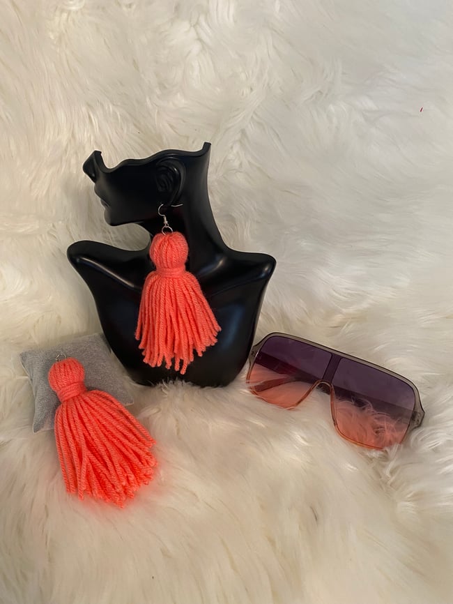 Pair them up long tassel/sunglasses set 