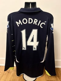 Image 3 of Tottenham Hotspur “MODRIĆ 14” 2010/11 Long Sleeve Third Shirt + patches (L)
