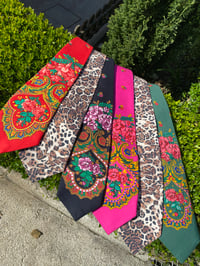 Image 4 of GRAVATA NEGRA. Feita a man. 