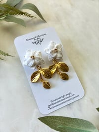 Image 2 of White flowers