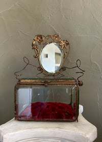 Image 6 of Très grand coffre à bijoux/reliquaire en verre biseauté, velours, miroir, XIXÈME s.
