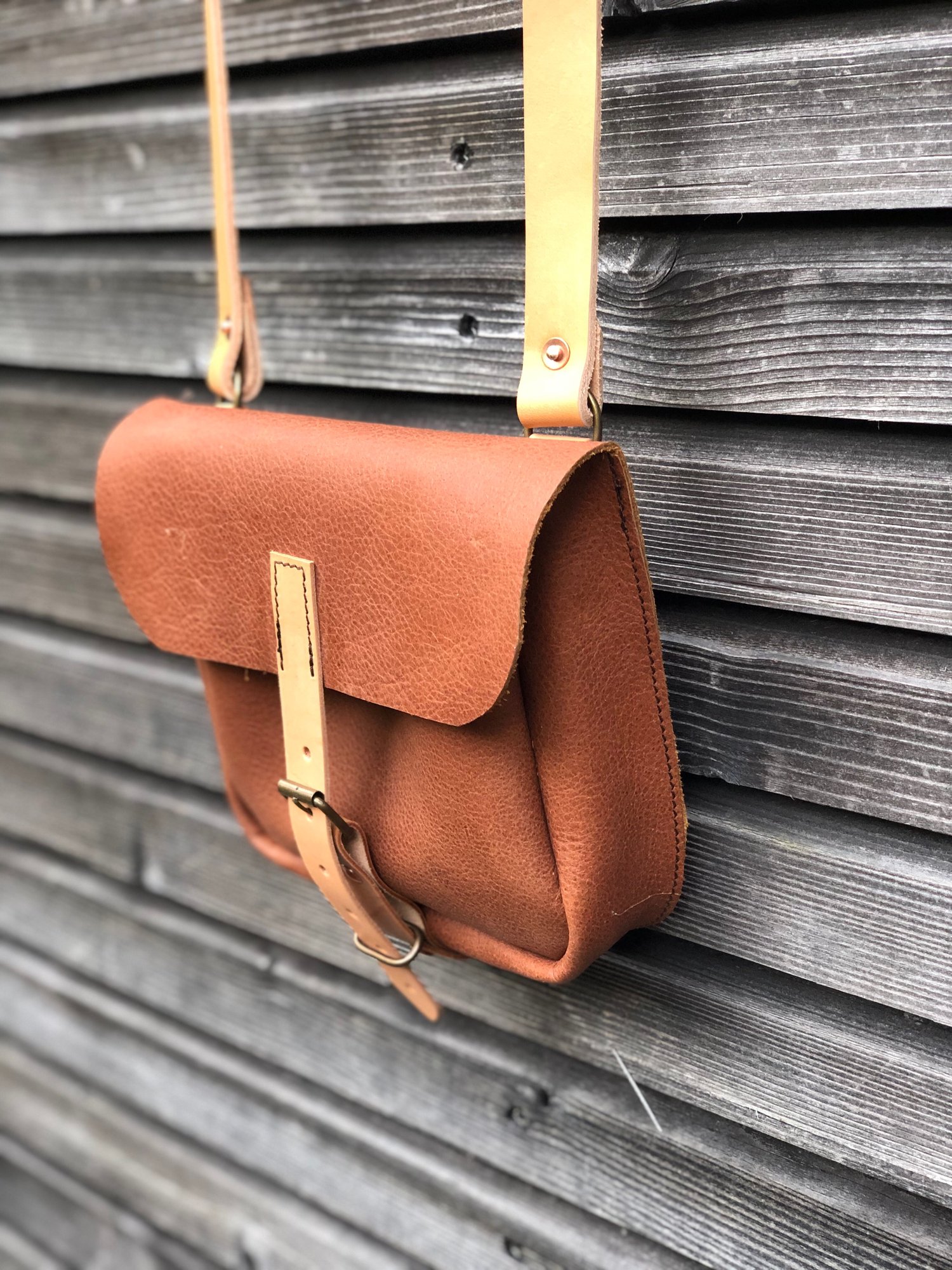 Image of Satchel daybag in oiled leather with adjustable strap collection unisex