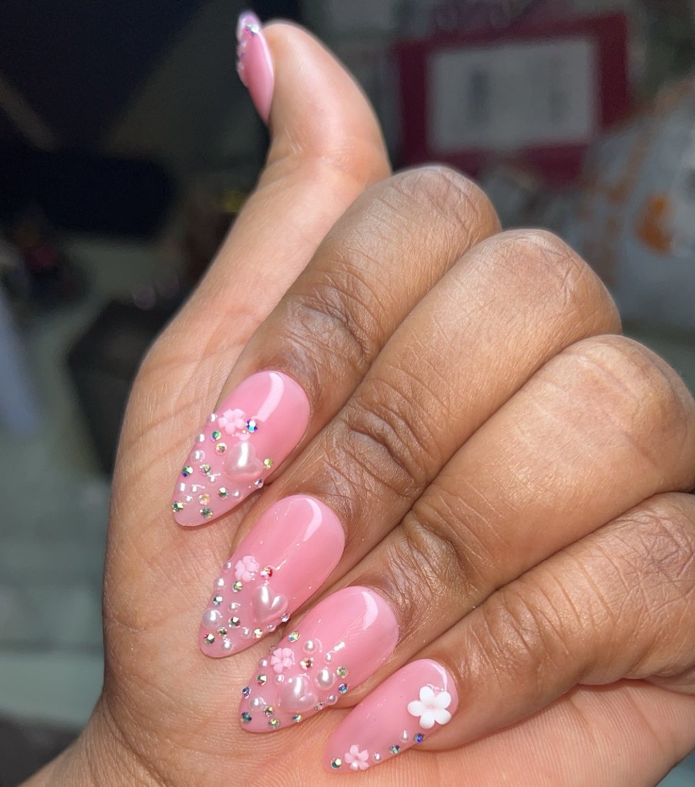Light Pink Pearl & Diamonds Almond Shaped Nails