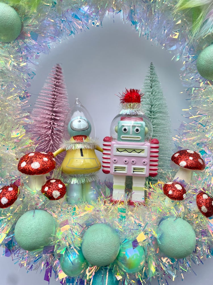 Far Out Couple Wreath | Hot Glue Heroes