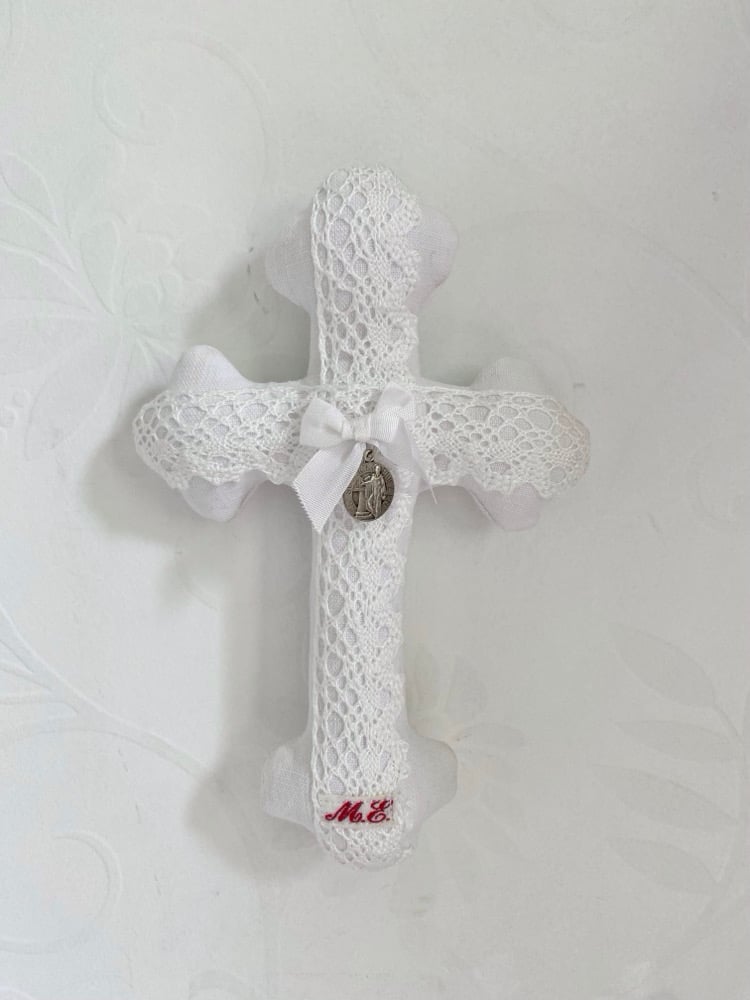Image of croix en tissu ancien et dentelle
