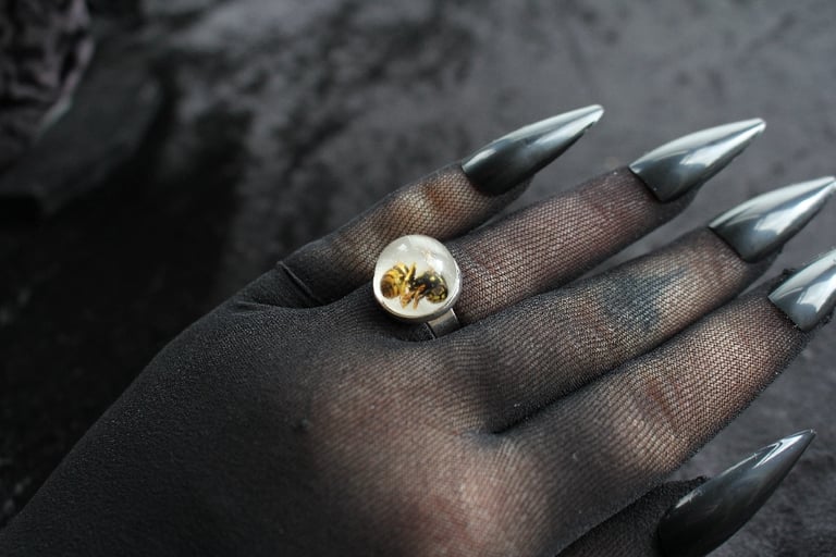 Dead Good naturally deceased wasp ring Image 3