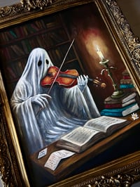 Image 2 of Fantasma tocando el violín