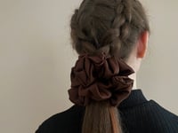 Image 11 of SCRUNCHIE OVERSIZED + STANDARD CHOCOLATE