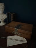 Joli ecritoire de voyage en bois d’olivier et grandes ferrures, fin XIXème siècle, sans clé