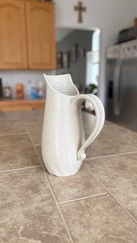 Image 5 of Pitcher 01