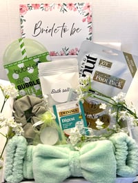 Image 2 of Green pamper hamper
