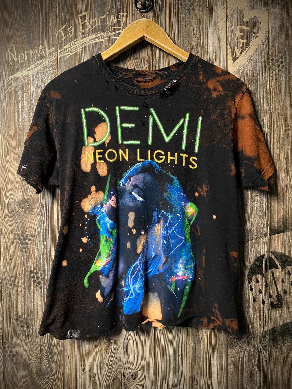 demi lovato neon lights tour shirts