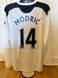 Image 3 of Tottenham Hotspur “MODRIĆ 14” 2010/11 Home LS Shirt + PL patches (XL)