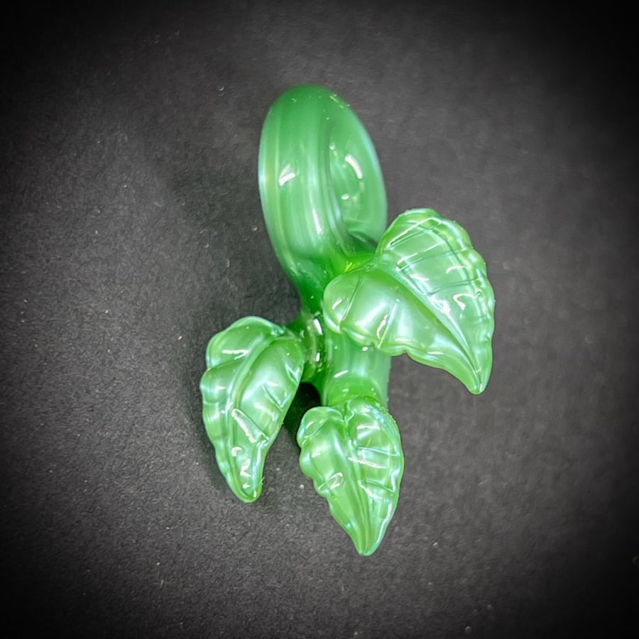 Image of Mini green 3 Leaf Pendant