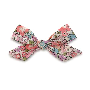 Image of Lillia Petite Bow Clip